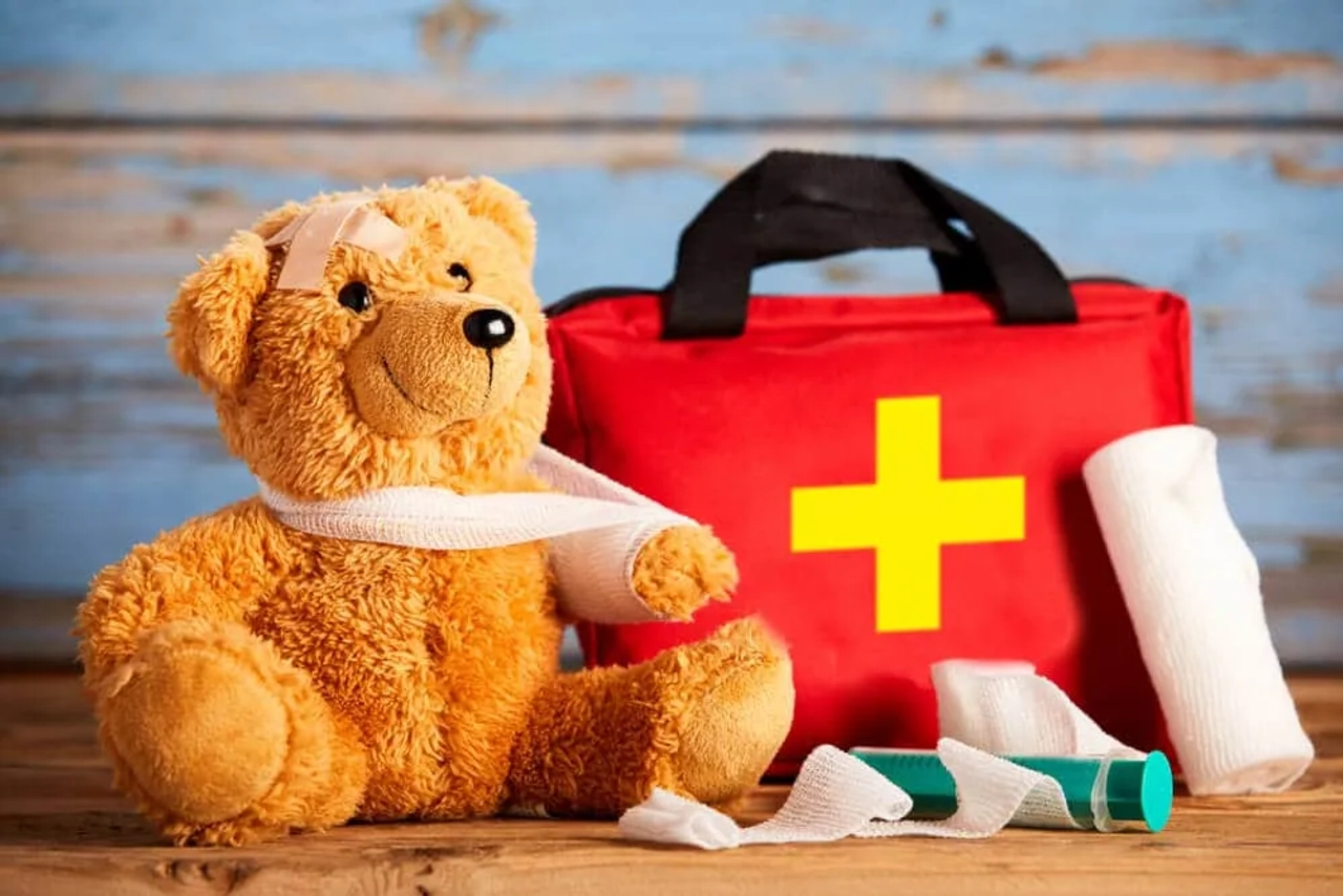 kit de primeiros socorros com urso