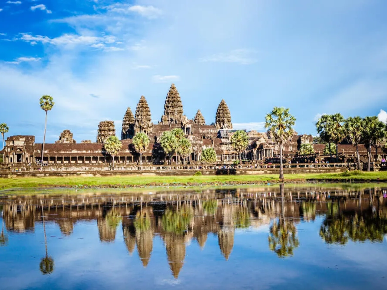 templos de angkor wat e reflexo no lago