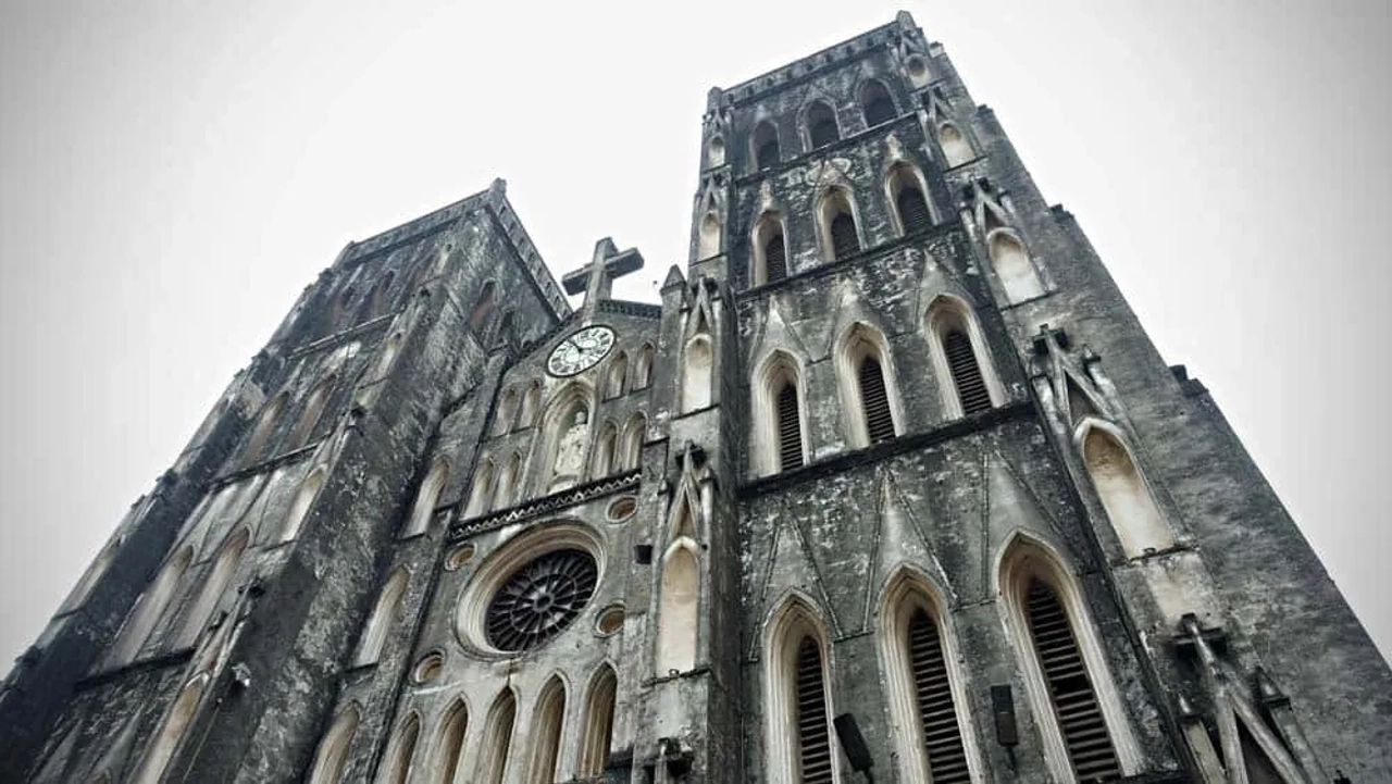 Visitar la catedral de San José, en Hanói