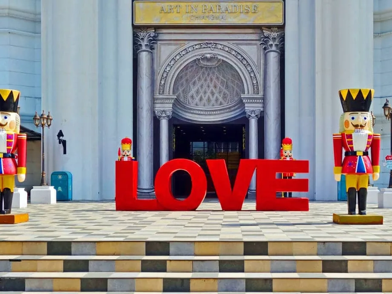 bonecos quebra-nozes no museu art in paradise