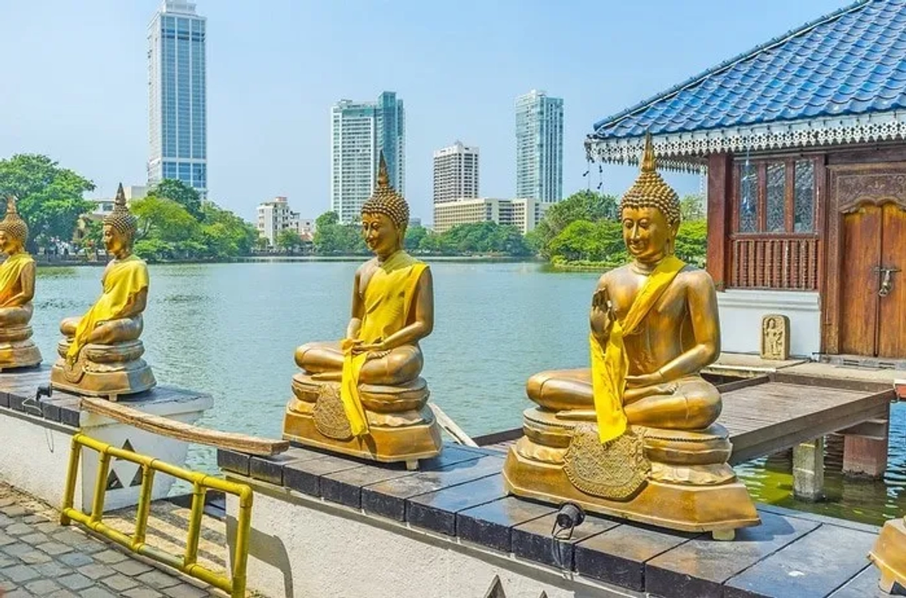 Templo budista de Gangaramaya durante uma viagem ao Sri Lanka