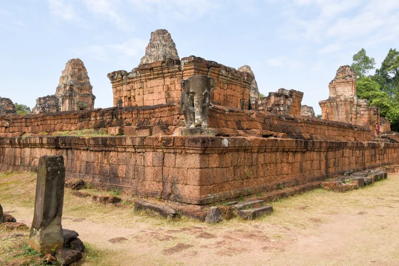 vista parcial do templo de east mebon
