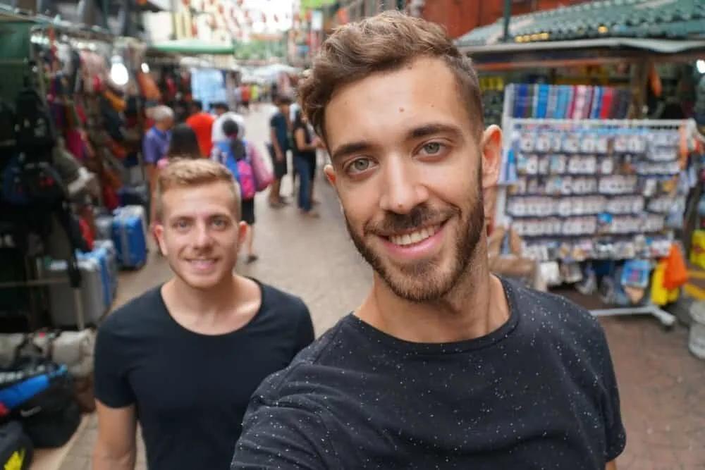 Podcast viajes LGTBI Judith Tiral y Enrique Alex