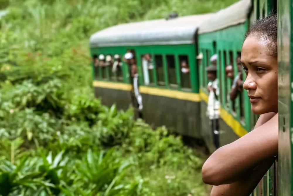 comboio pela selva de madagascar