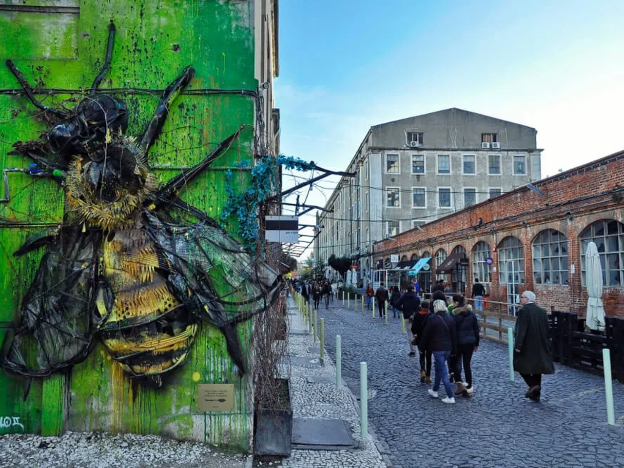 grafitti de abelha no lxfactory