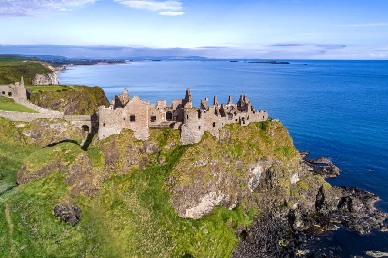 vista panoramica do castelo de dunluce