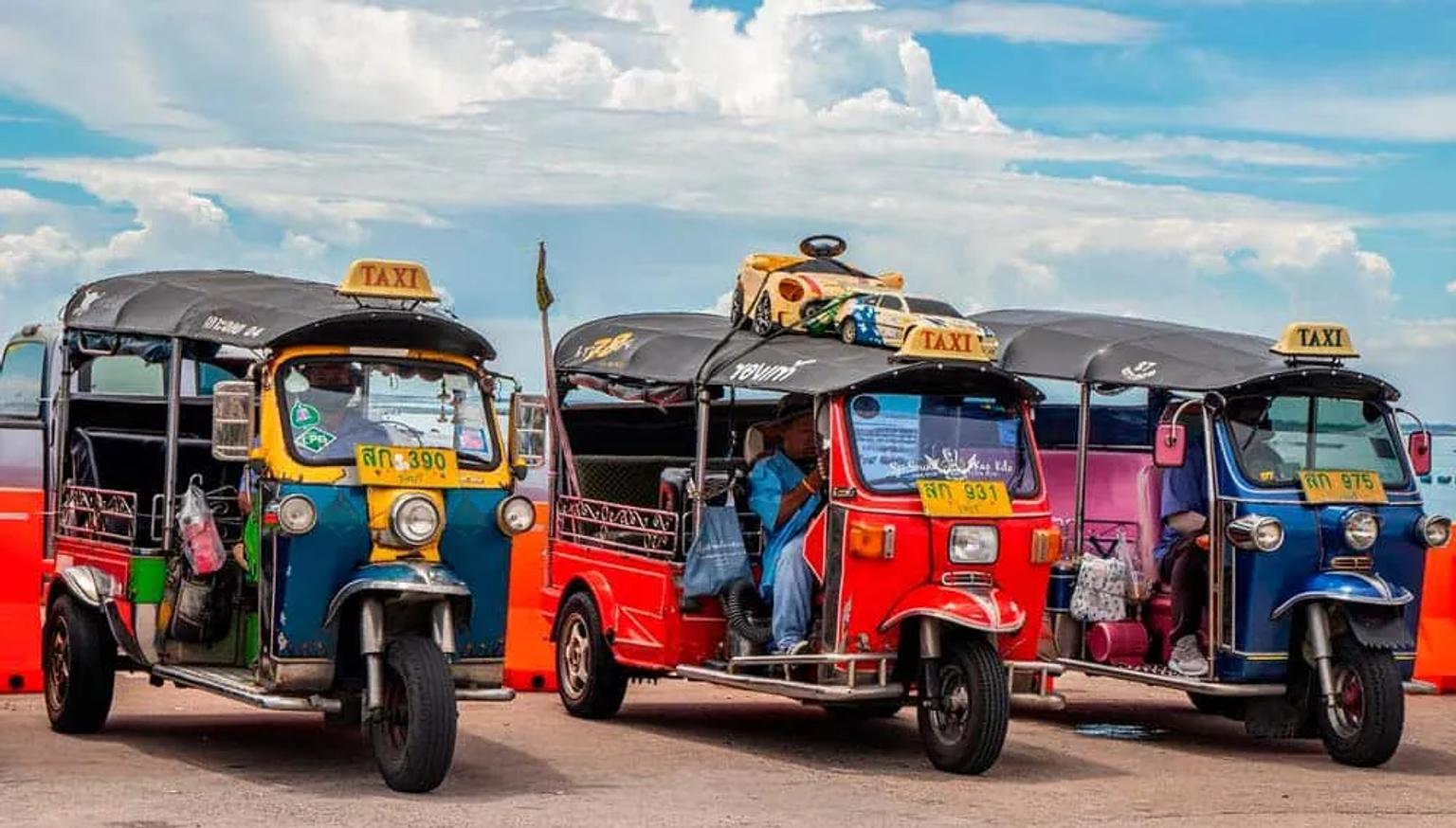 tuk tuk y otros medios de transporte