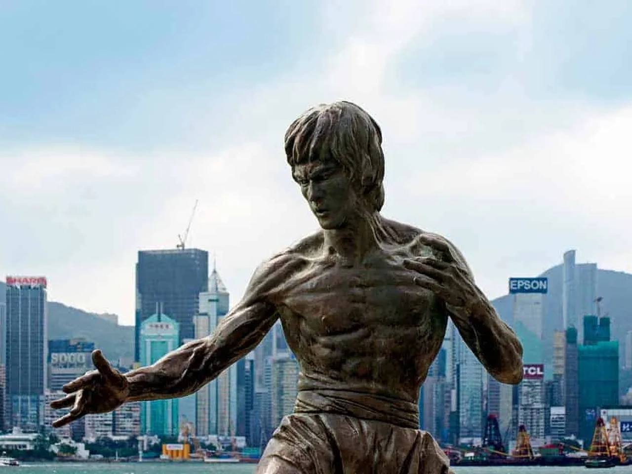 estatua de Bruce Lee