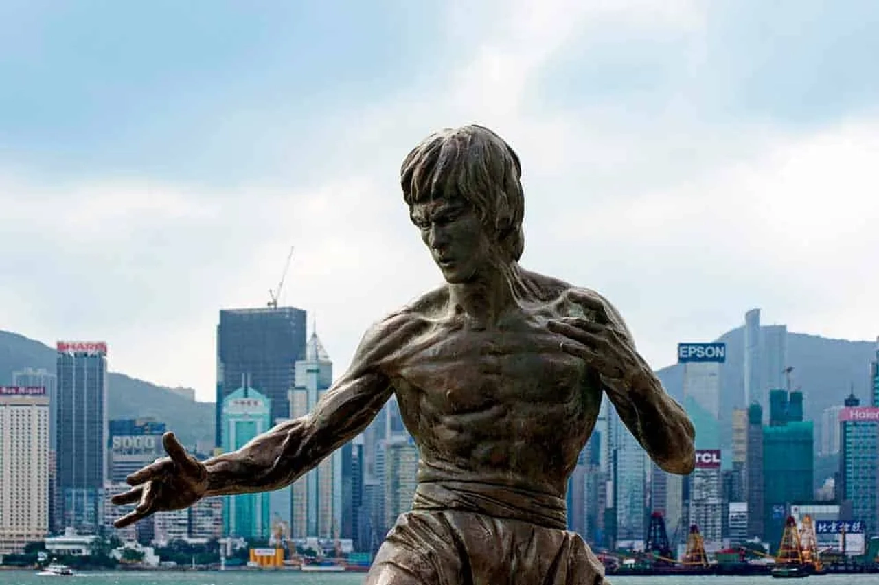 estatua de Bruce Lee
