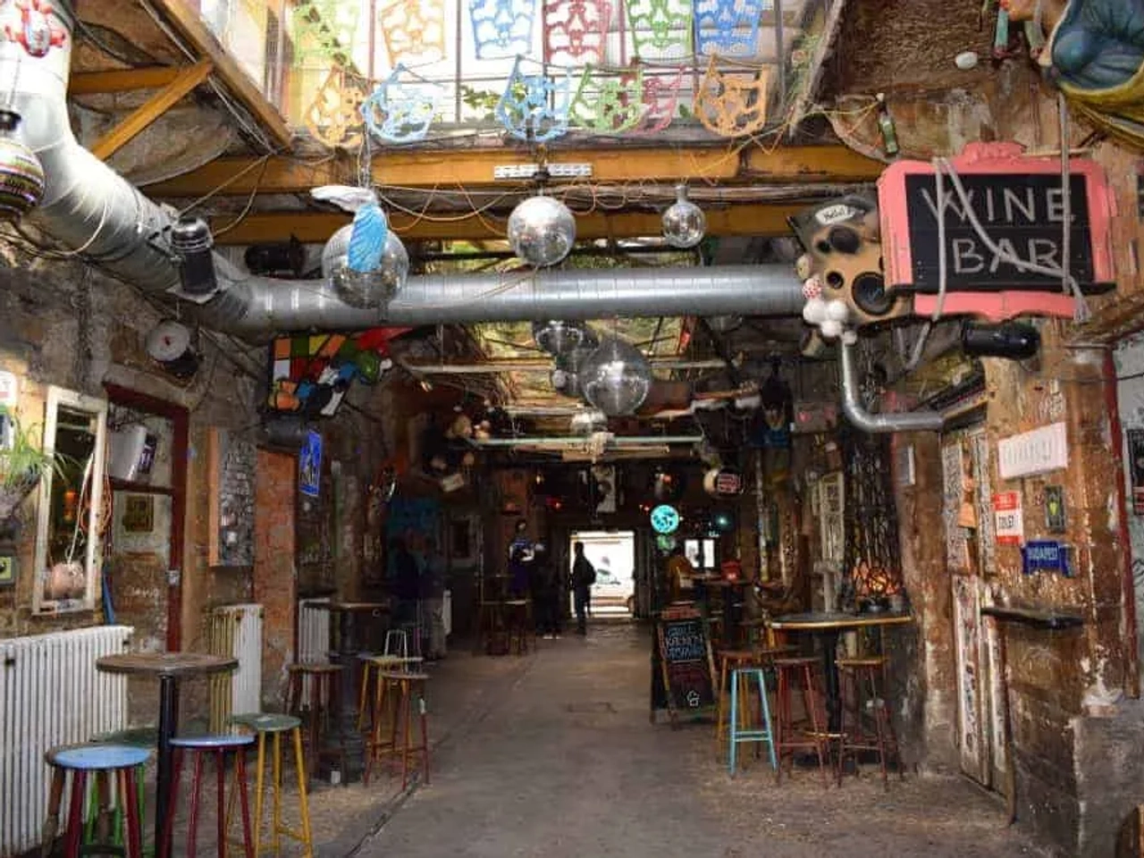 rua de bares em Budapeste