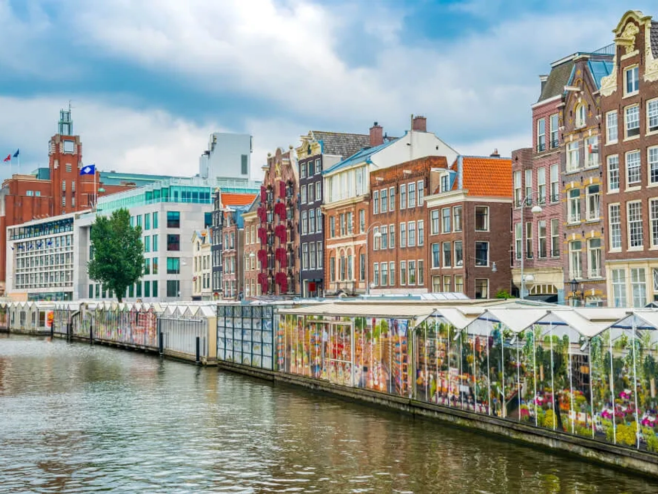 mercado de flores num dos canais de amesterdao