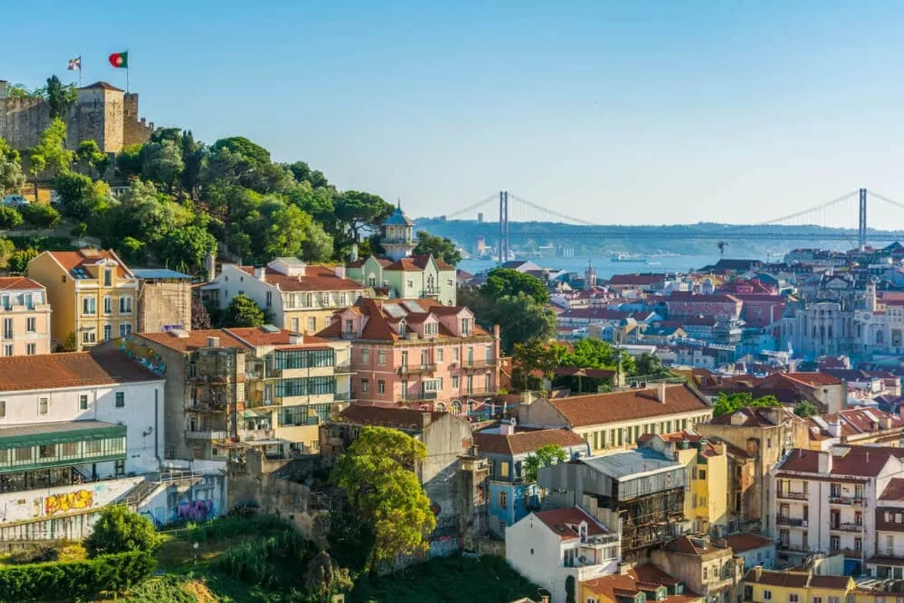 lisboa desde o miradouro da graça