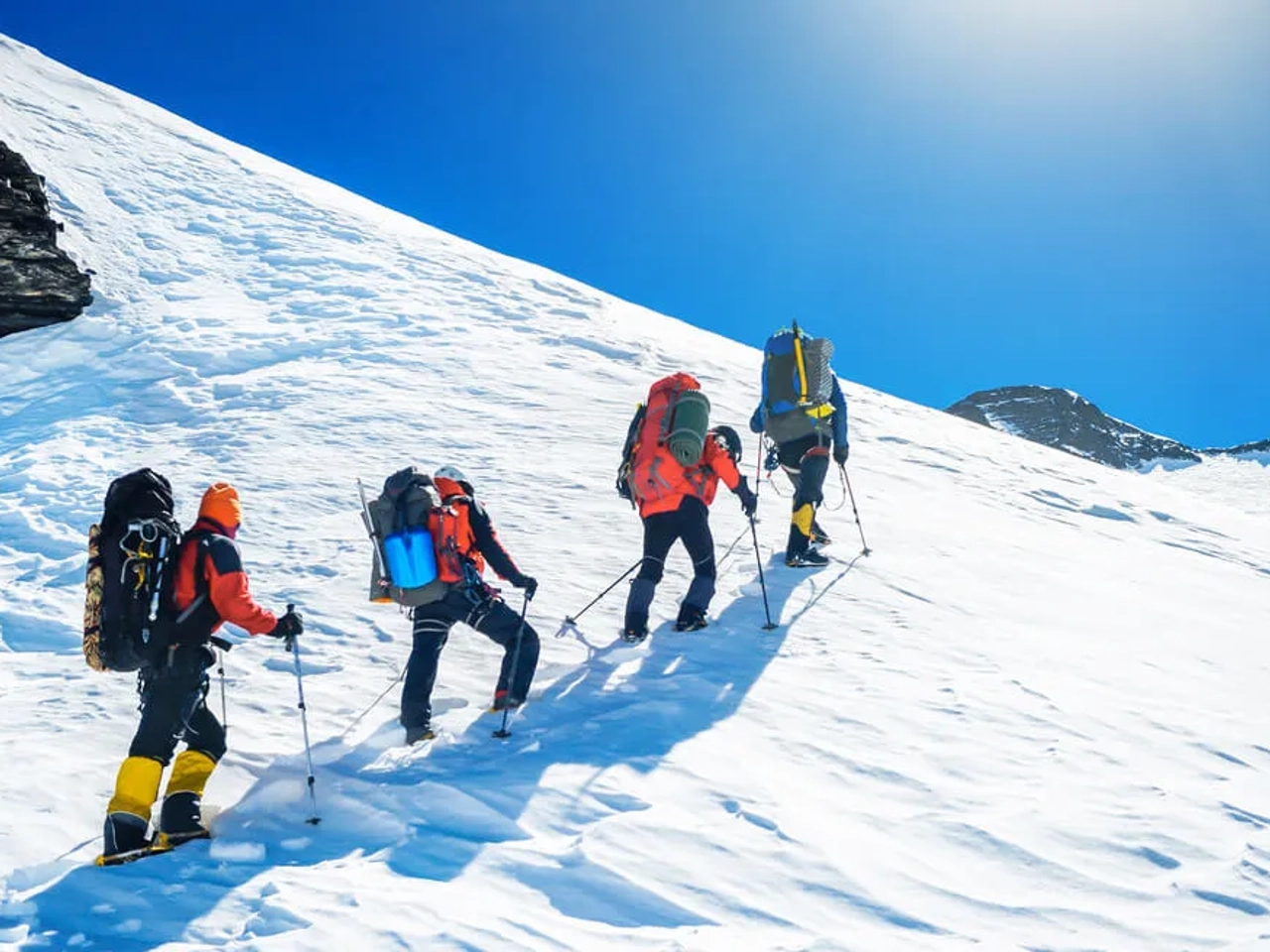 alpinistas no monte evereste