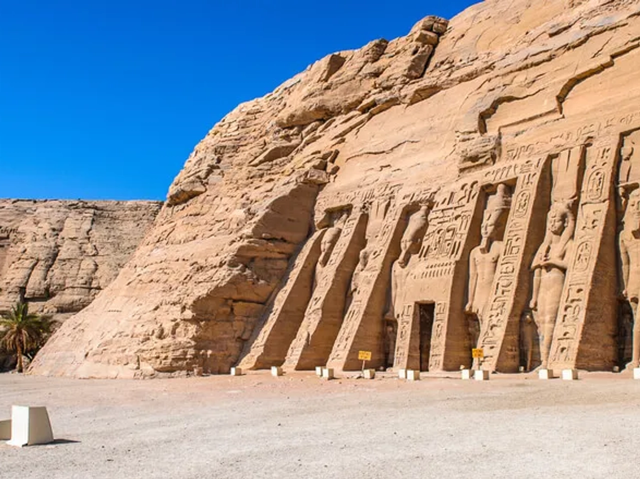 entrada do templo de abu simbel