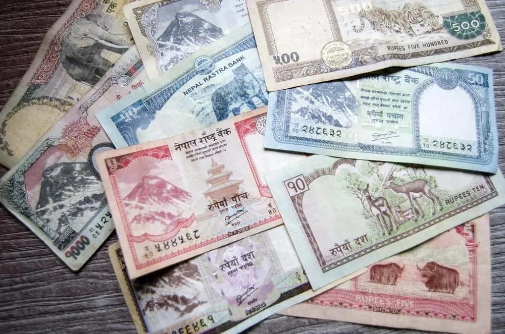 dinero en Nepal