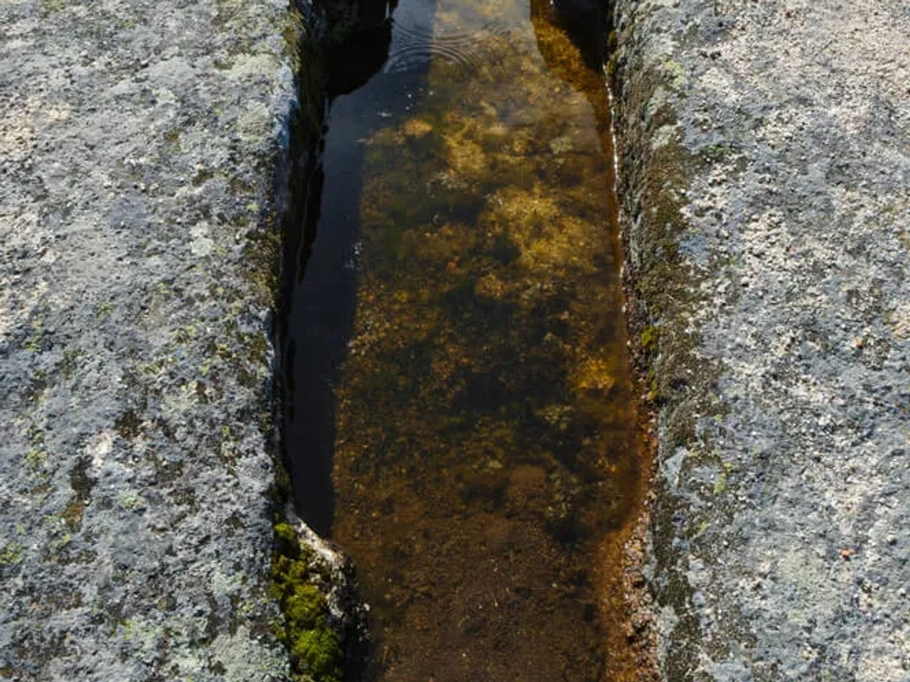 sepulturas esculpidas na pedra