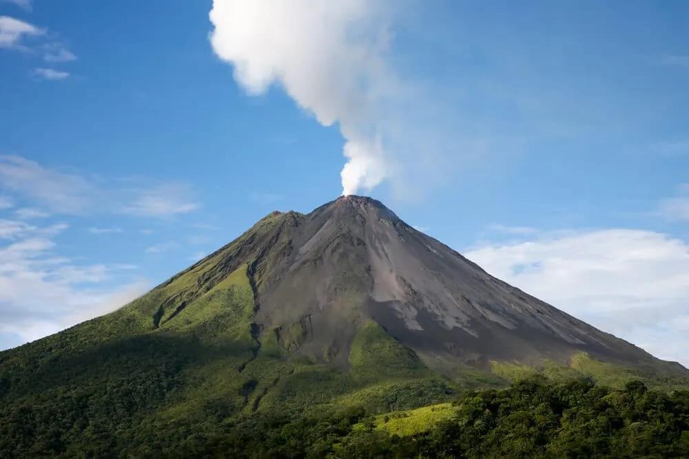 vulcao arenal na costa rica