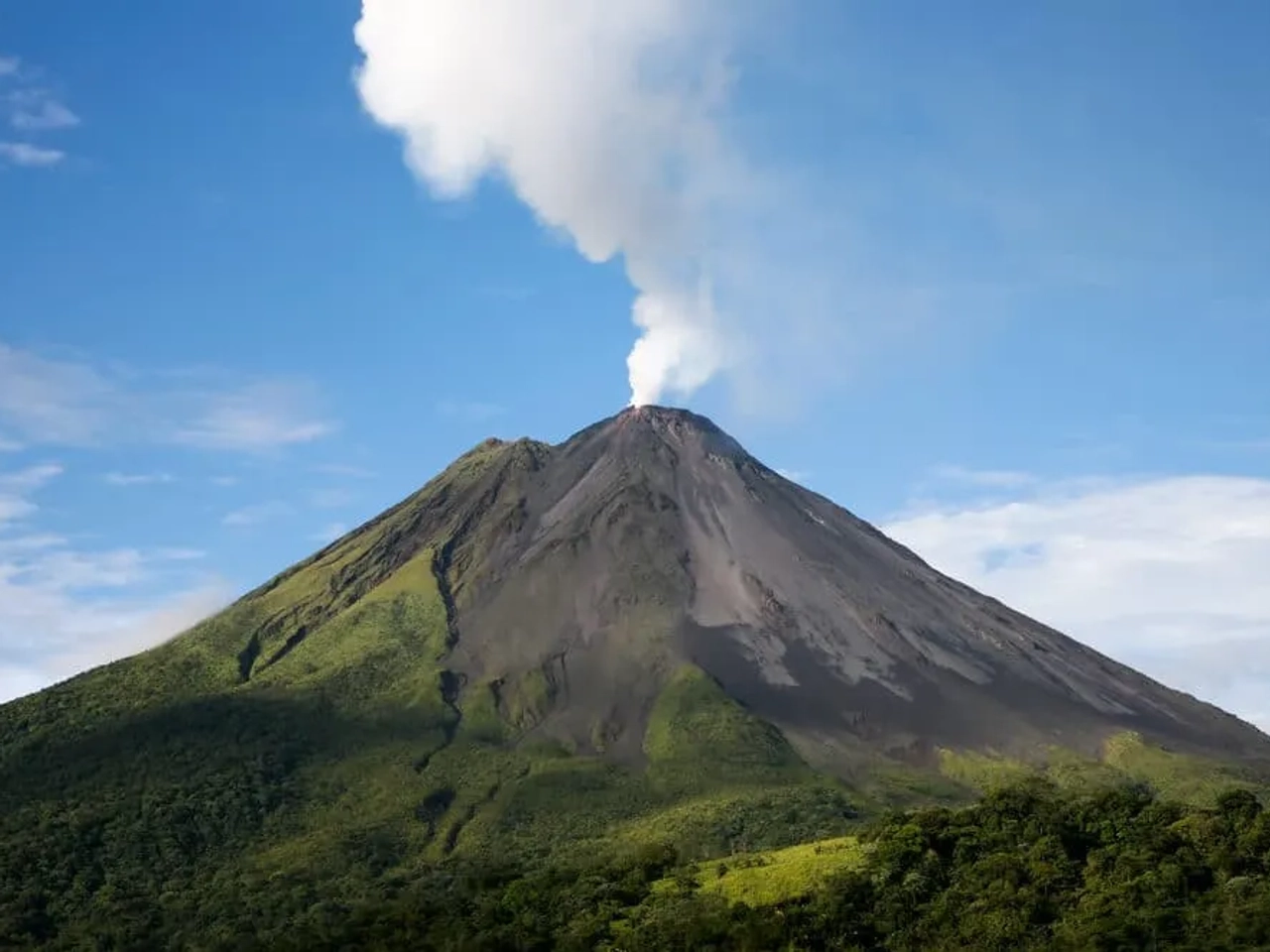 vulcao arenal na costa rica
