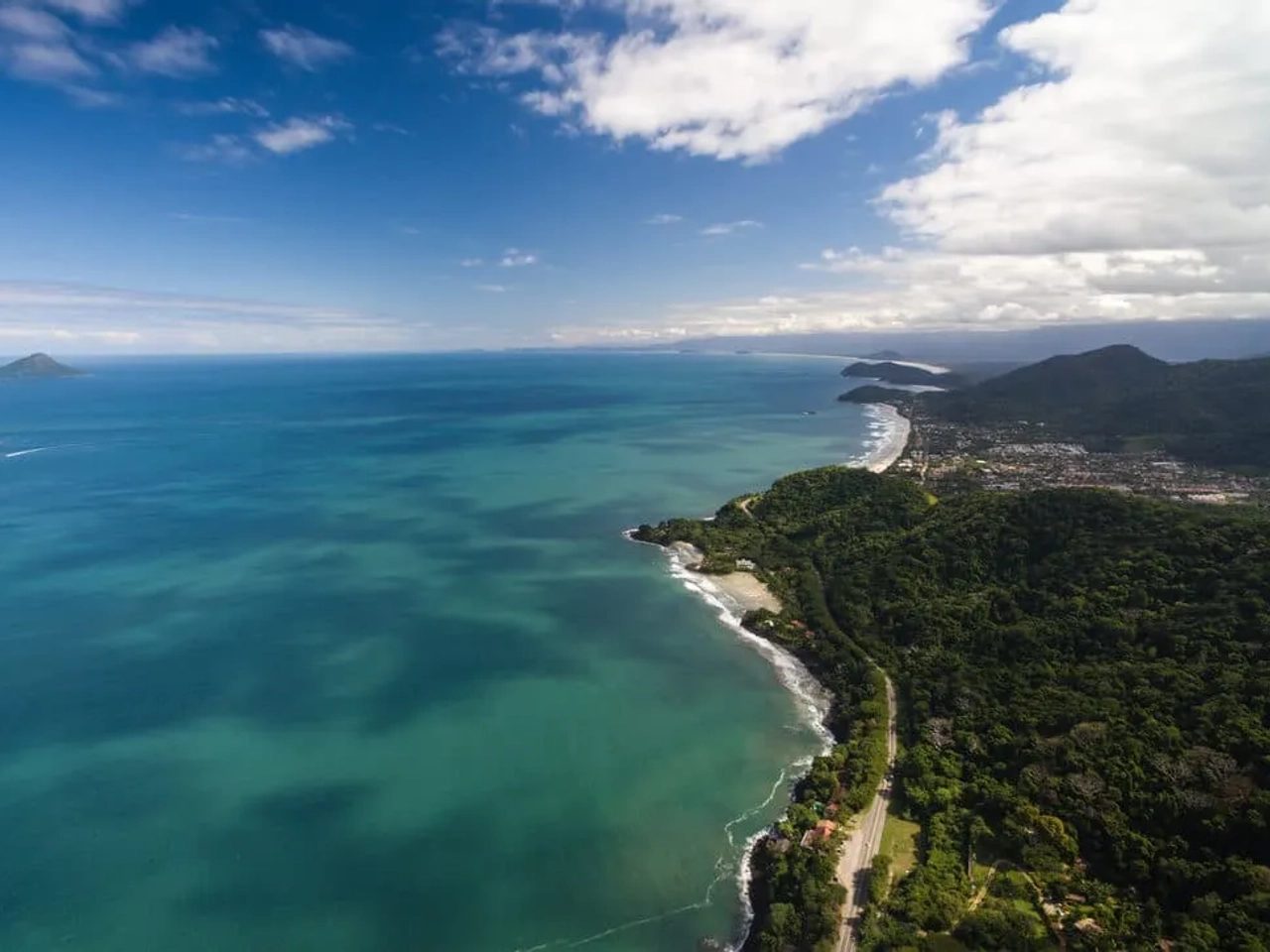 vista aerea da praia de sao sebastiao
