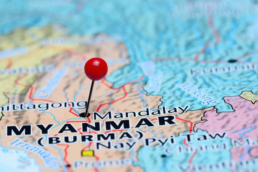 mapa do myanmar com um alfinete em mandalay