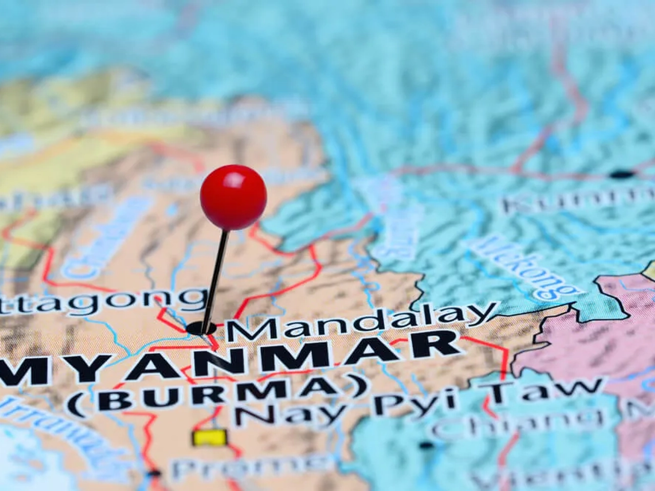 mapa do myanmar com um alfinete em mandalay
