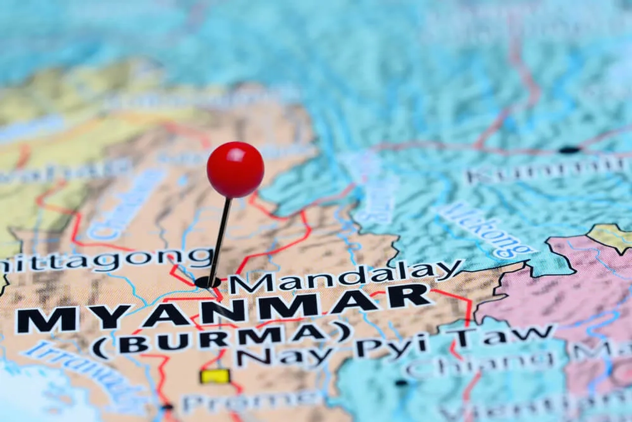 mapa do myanmar com um alfinete em mandalay