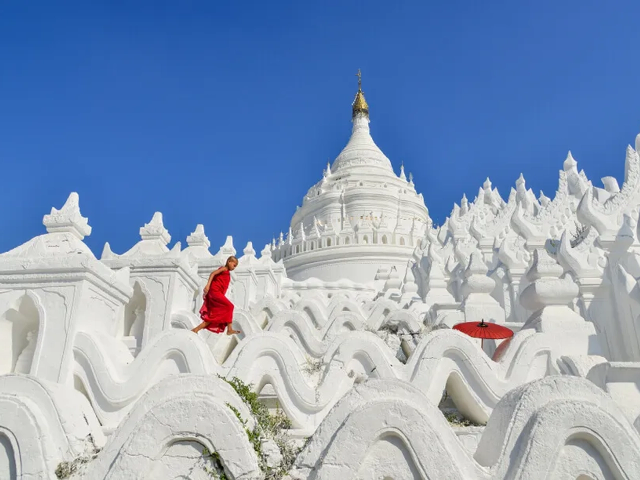 monges noviços no templo branco de mandalay