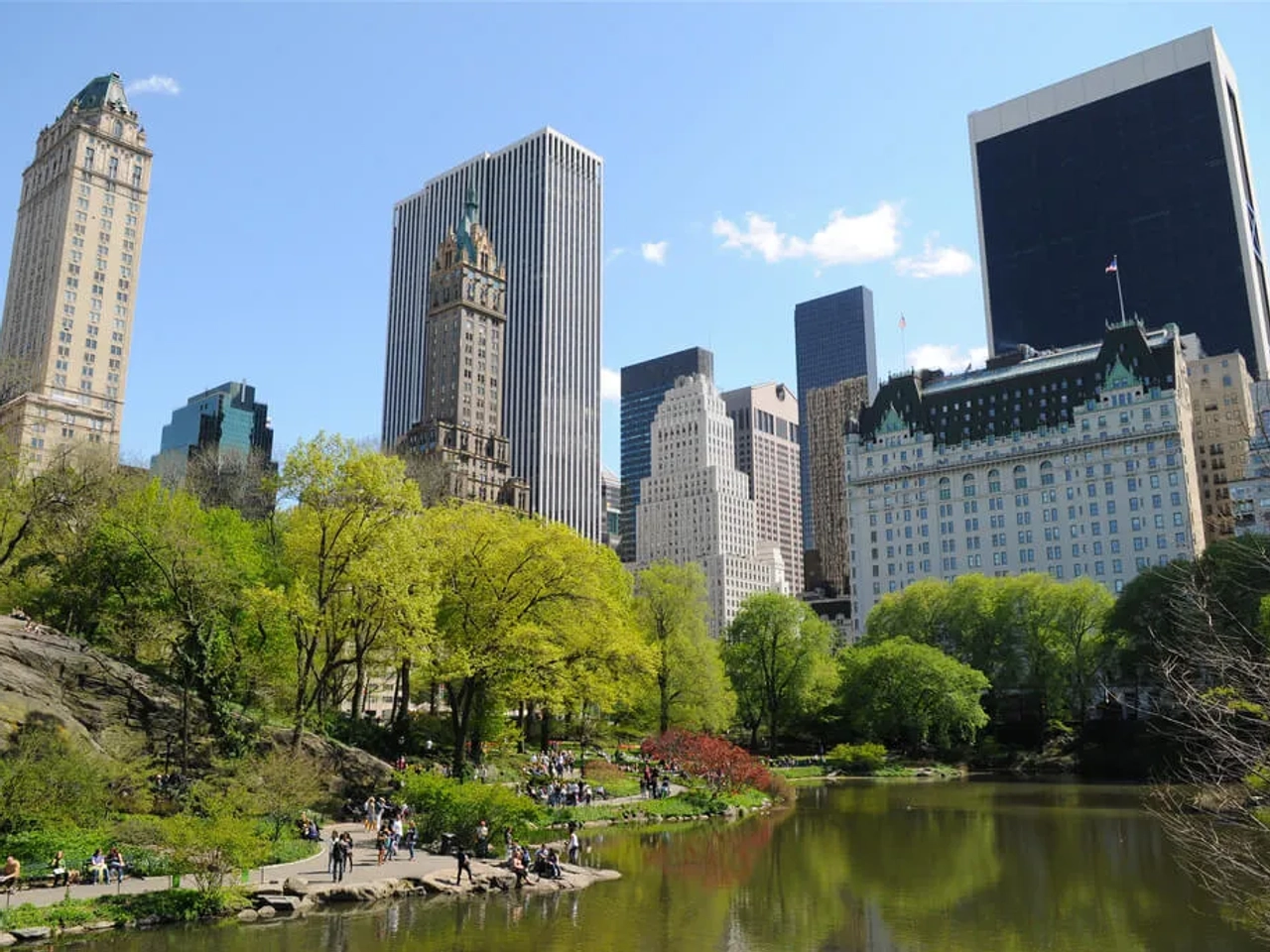 lago do central park e arranha ceus de nova iorque