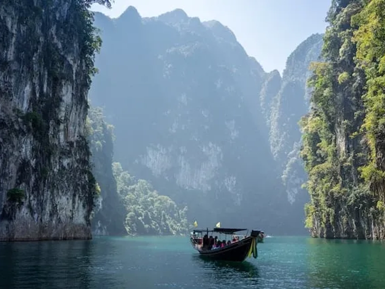 barco em Khao Sok National Park, Khlong Sok, Thailand