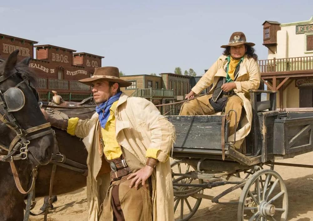 personagens no oasis hollywood