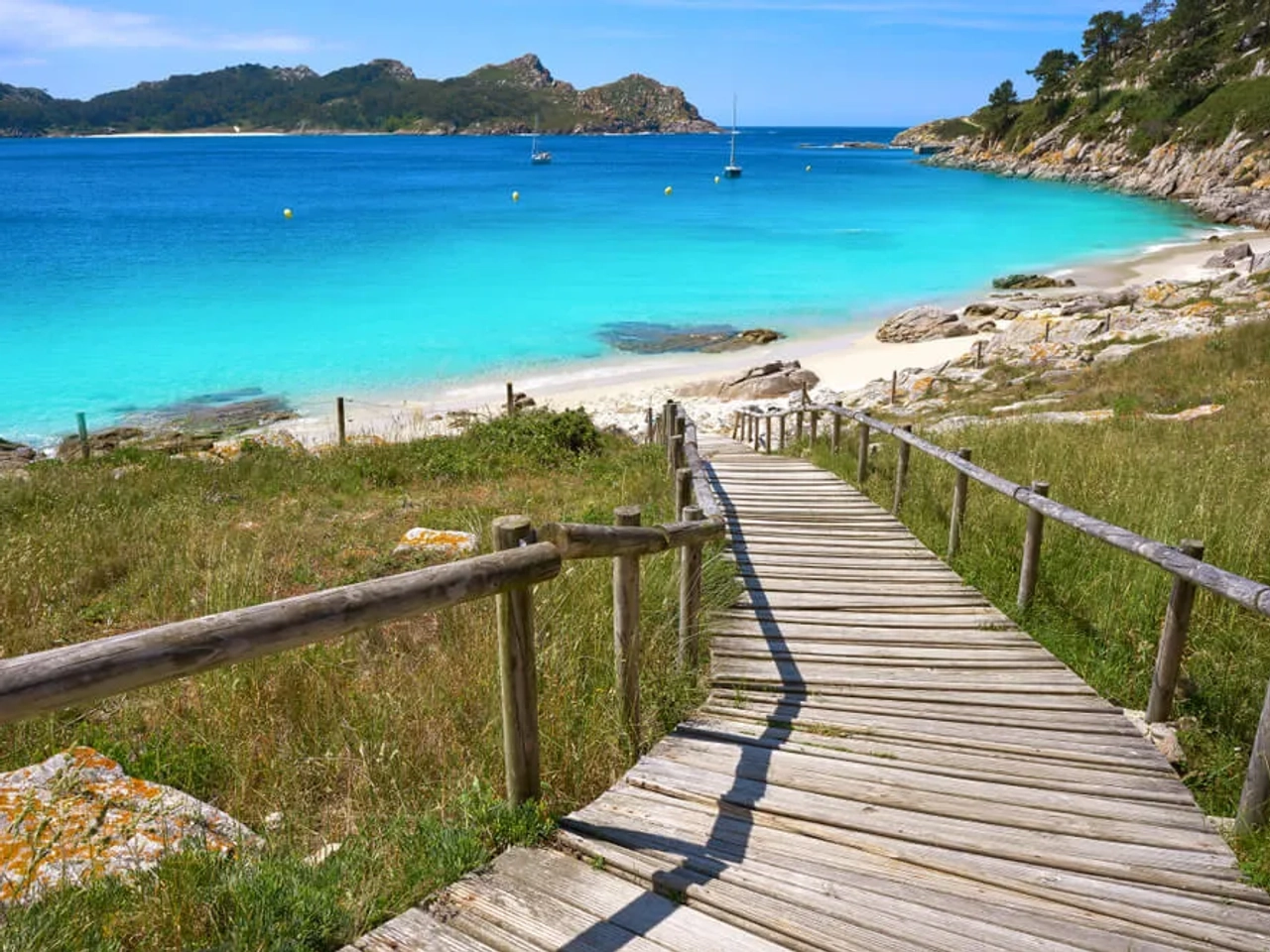 passadiço de madeira para a praia