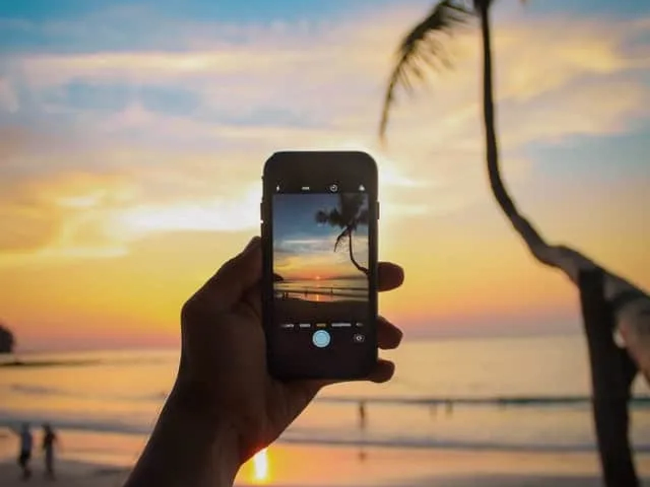 fotografia com smartphone a captar o por do sol na costa rica