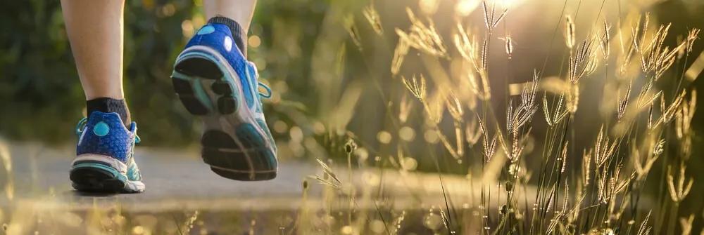 sapatos comodos para levar na mochila em viagem