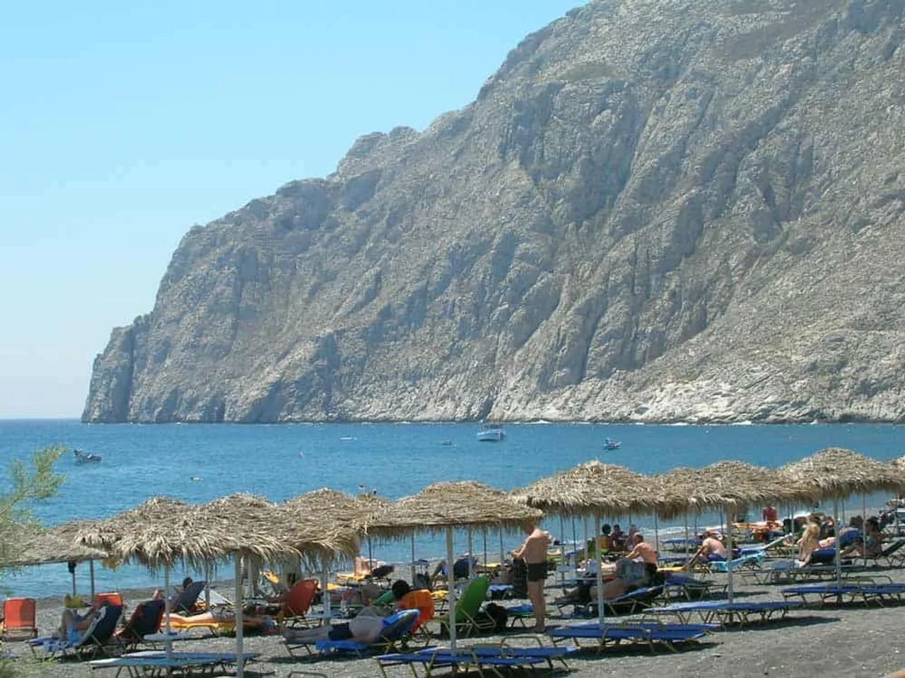 playas volcánicas de Perissa y Kamari