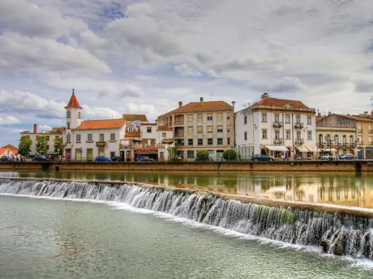 panoramica de tomar com o rio nabao