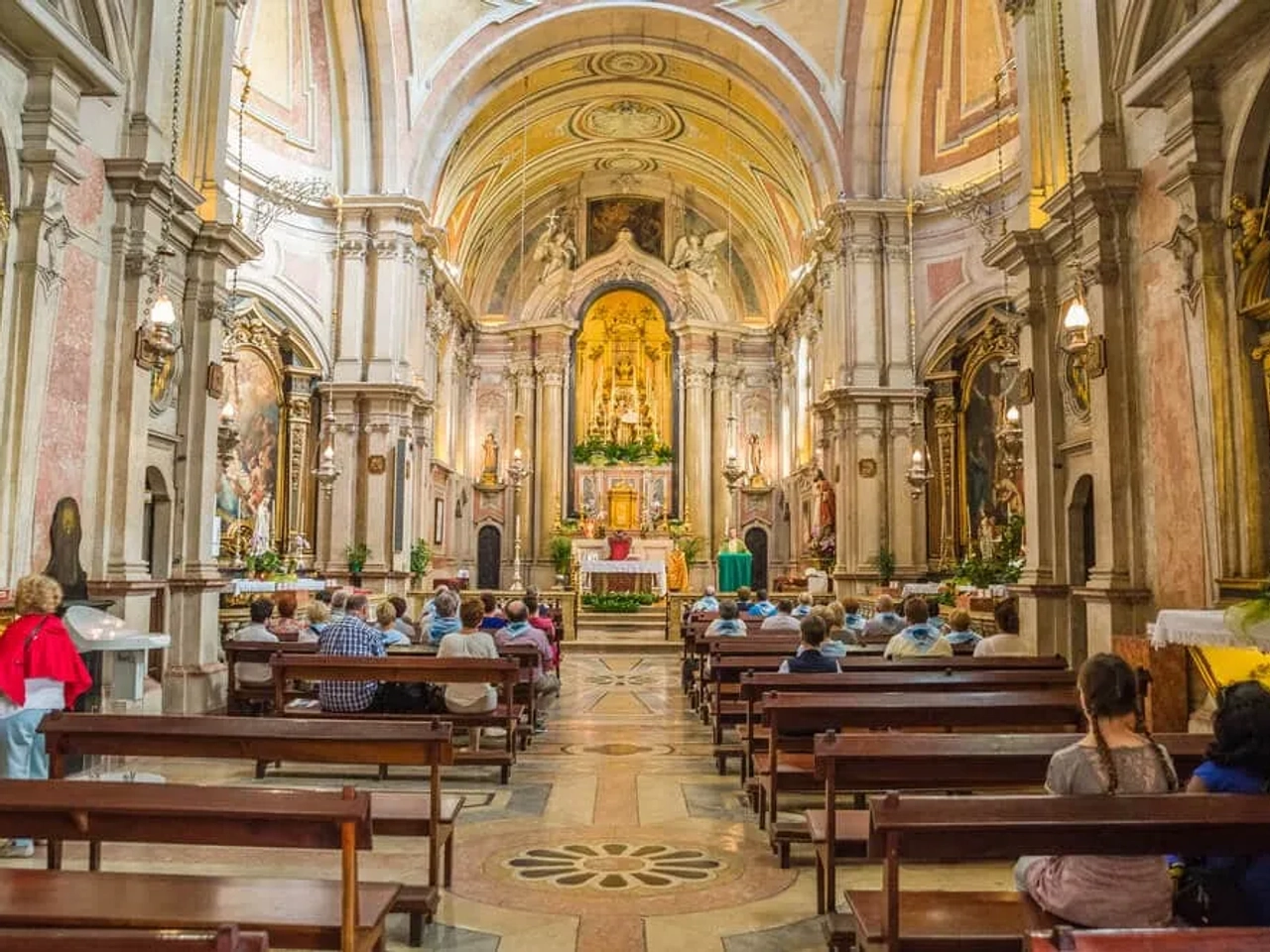 interior da igreja de santo antonio em lisboa