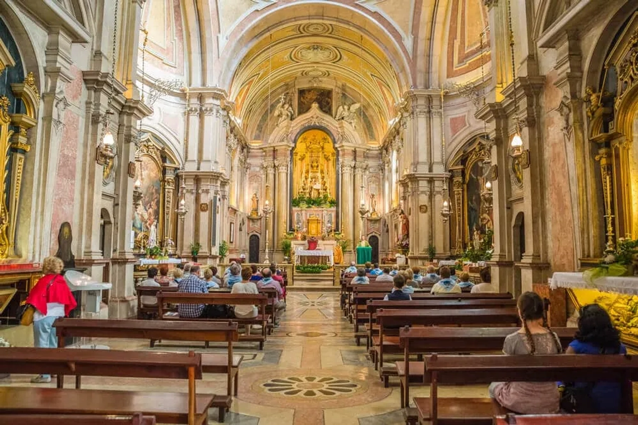 interior da igreja de santo antonio em lisboa