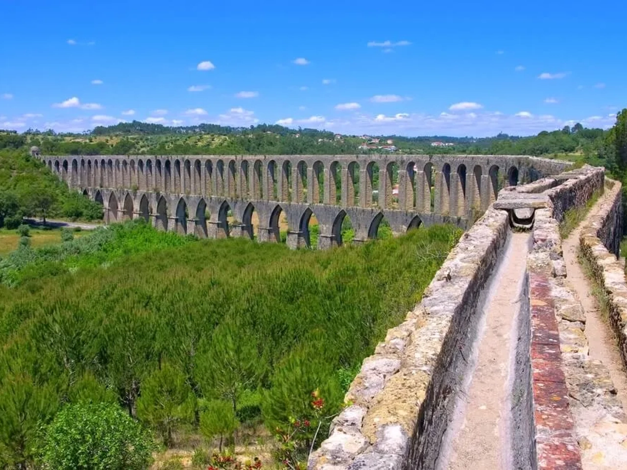 vista do aqueduto dos pegões