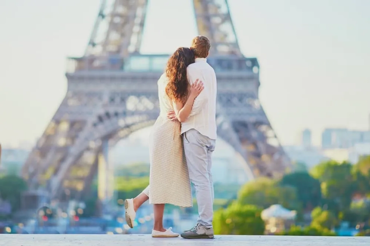 escapada romántica a París en pareja