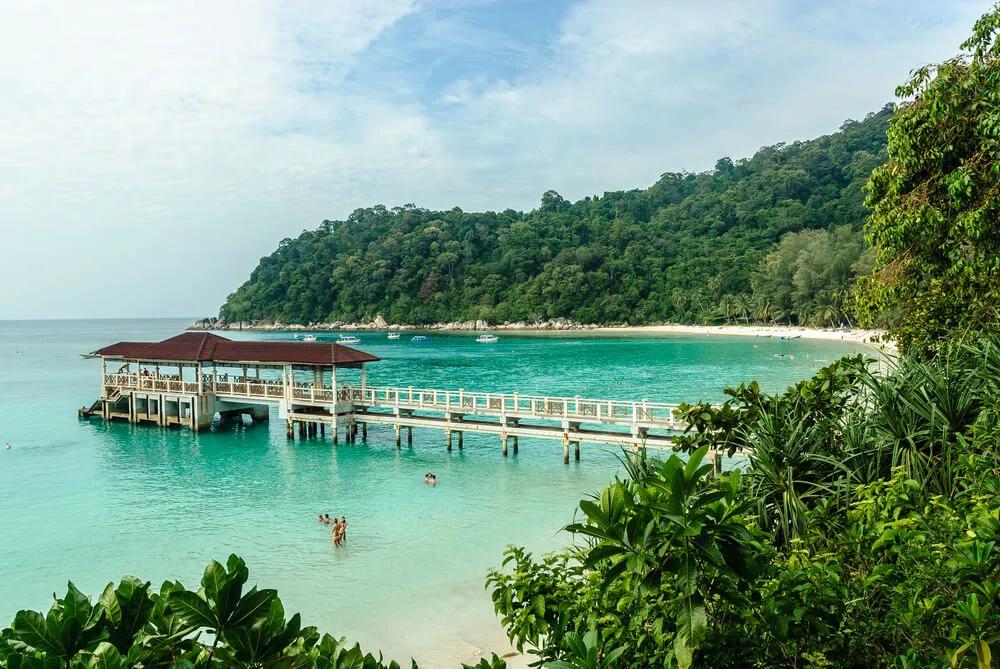 praia numa das ilhas perenthian