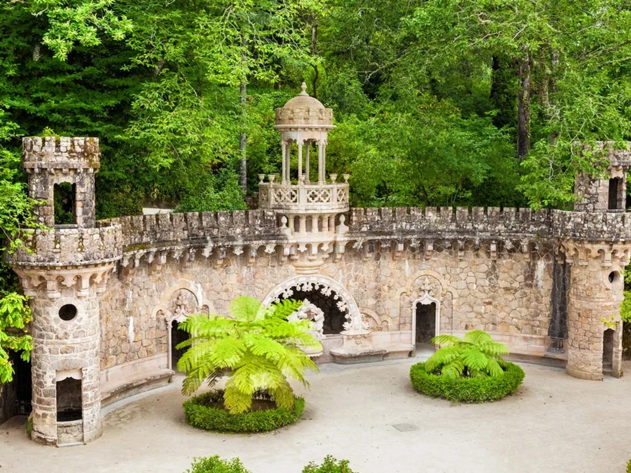 portao dos guardiaes, uma das entradas para o poço iniciático