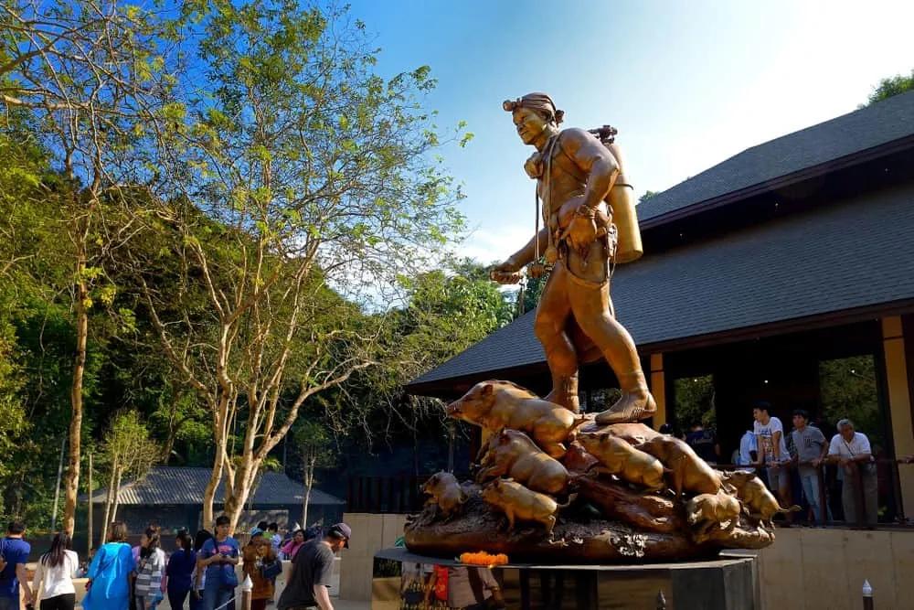 dark tourism en la cueva de Tailandia