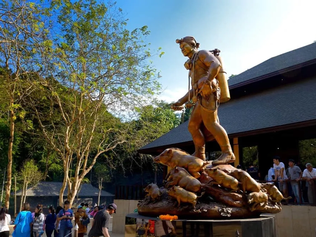 dark tourism en la cueva de Tailandia