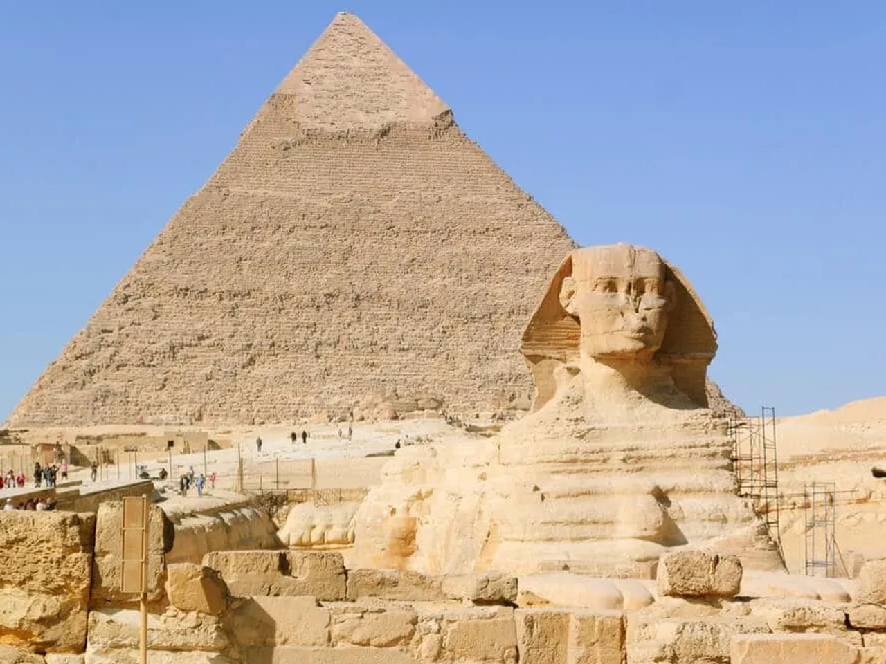 panoramica da esfinge e piramide de Keops no egipto