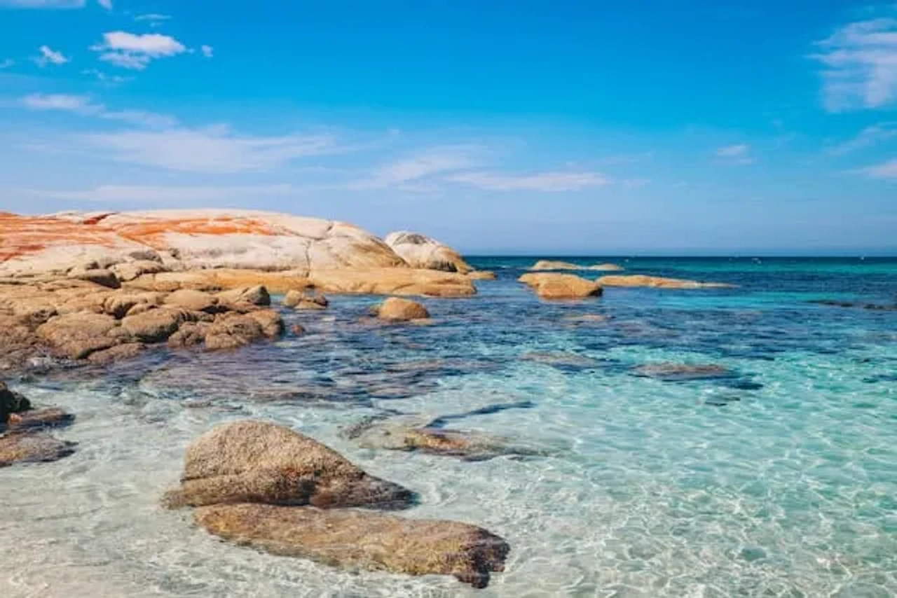 Bay of Fires com água cristalina na australia