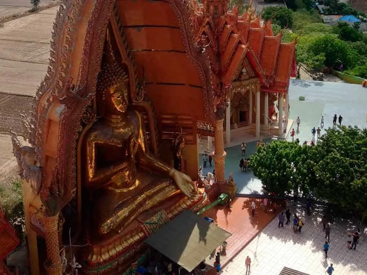 visitar el templo Wat Tham Suea