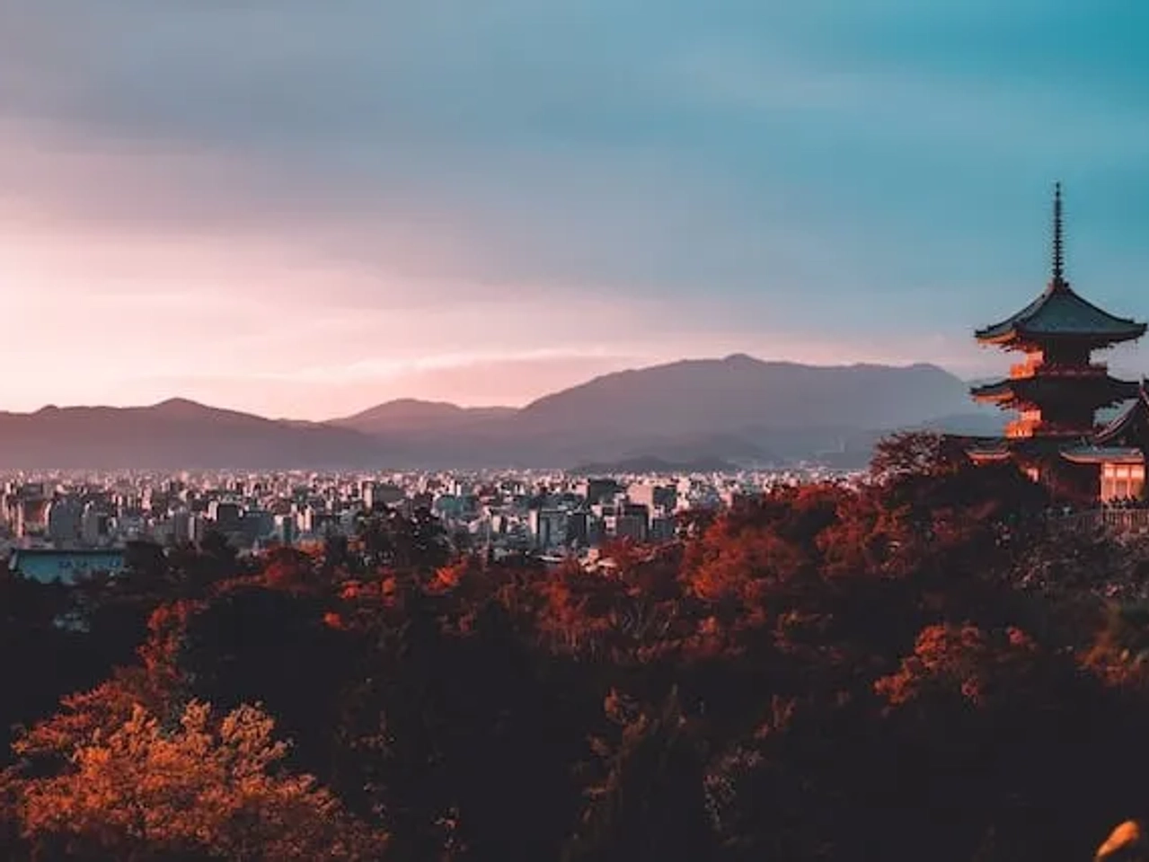pôr do sol com monumento típico no japão - conselhos e informações úteis
