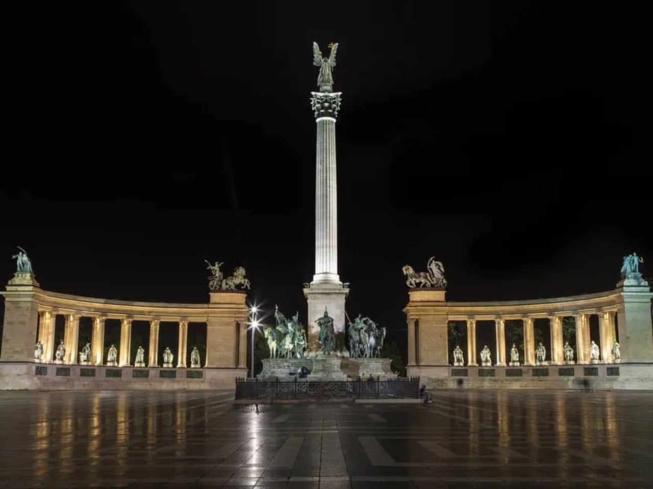 Praça dos Heróis em budapeste