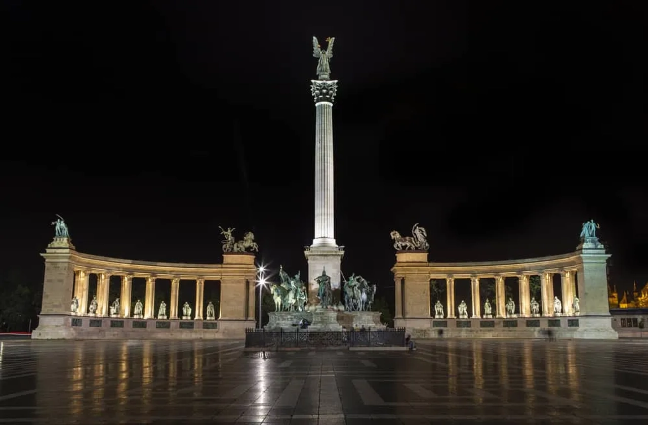 Praça dos Heróis em budapeste