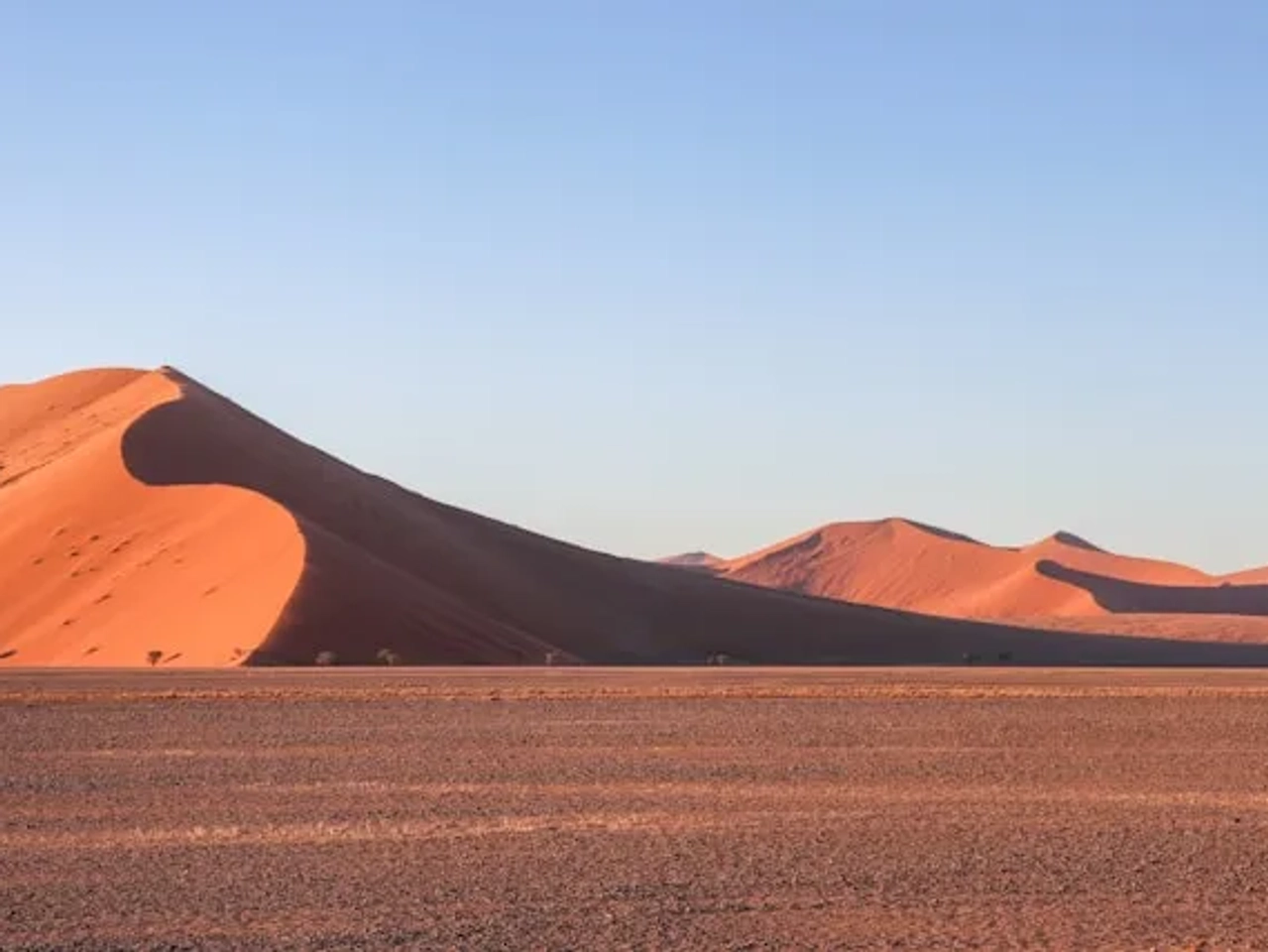 duna com por do sol no deserto do namibe